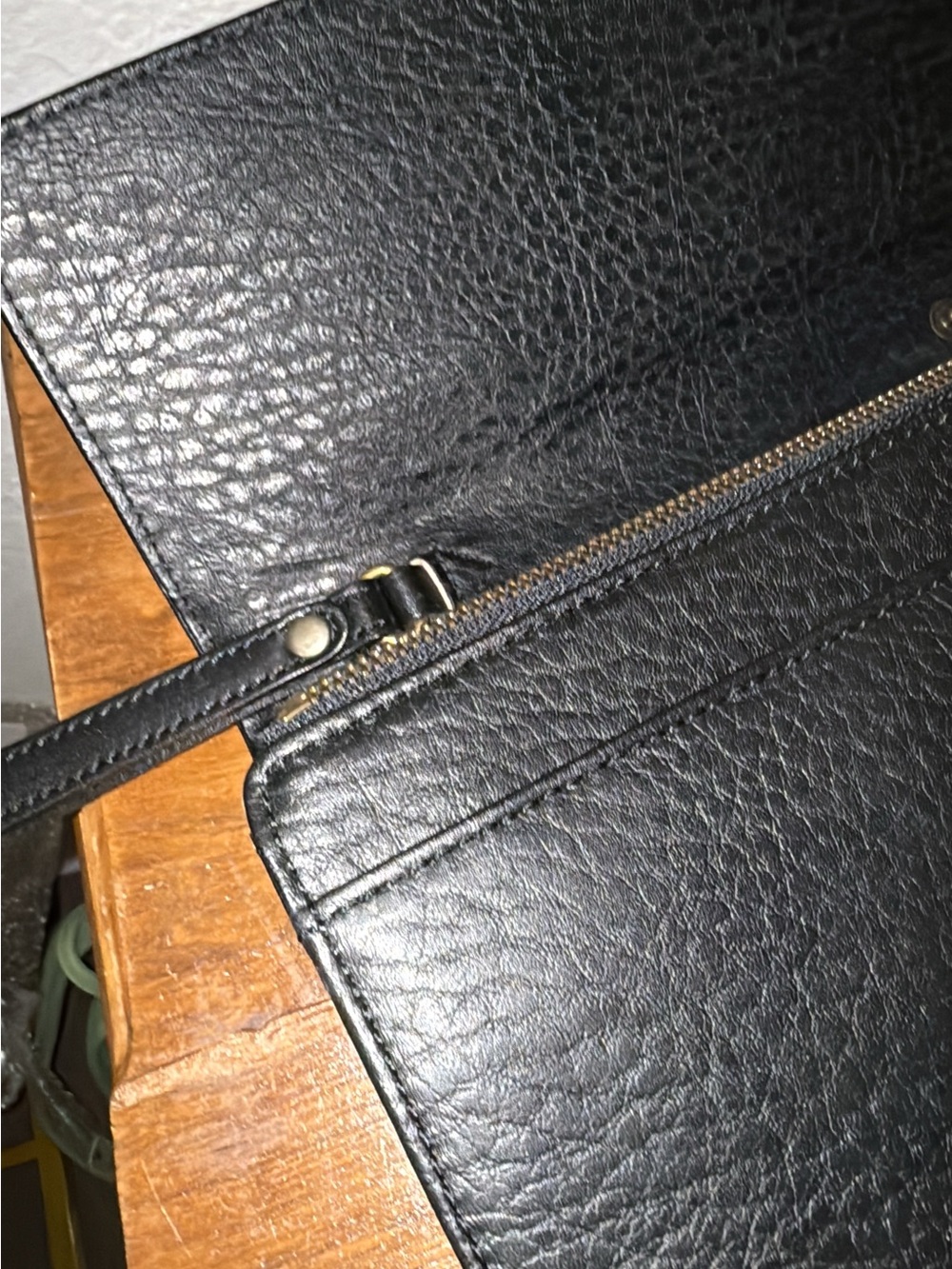 Authenticated card included with this Vintage Burberrys clutch black leather - Picture 13 of 16